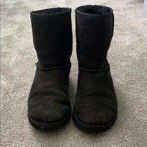 UGG Short Black Boots (W-6/C-4)